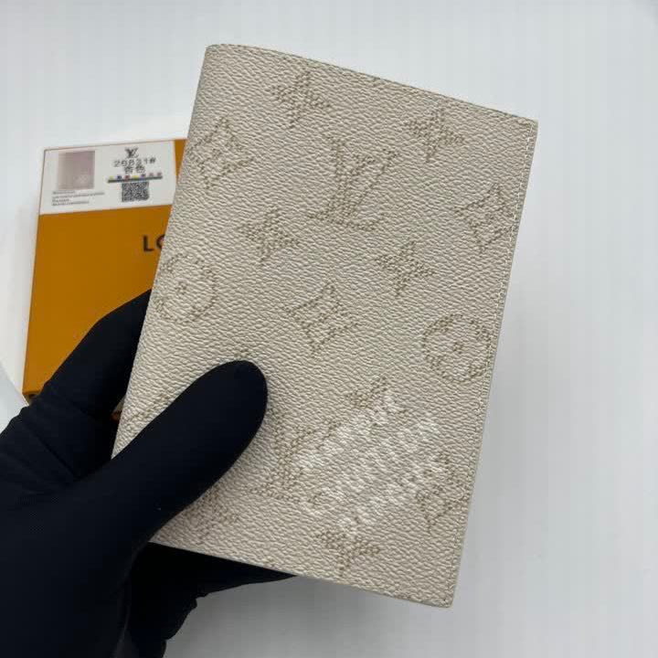 Couverture Passeport LOUIS VUITTON