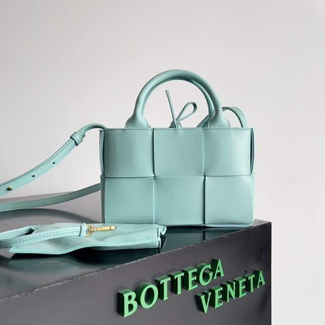 Sac Mini Fourre-Tout en Cuir BOTTEGA VENETA