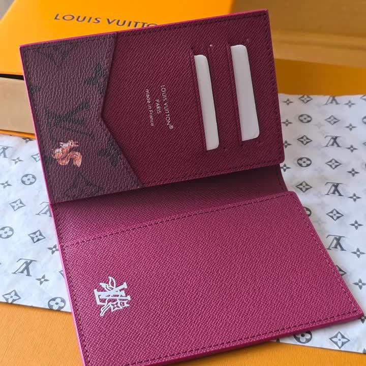 Couverture Passeport LOUIS VUITTON