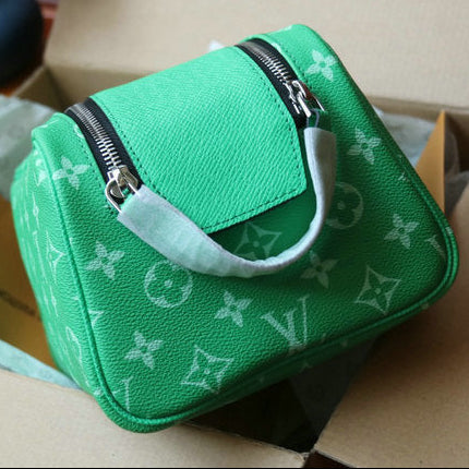 Trousse de Toilette Dopp Kit LOUIS VUITTON
