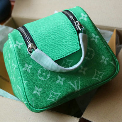 Trousse de Toilette Dopp Kit LOUIS VUITTON