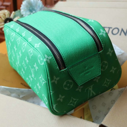 Trousse de Toilette Dopp Kit LOUIS VUITTON